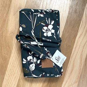 Sseko jewelry roll up in sweet pea